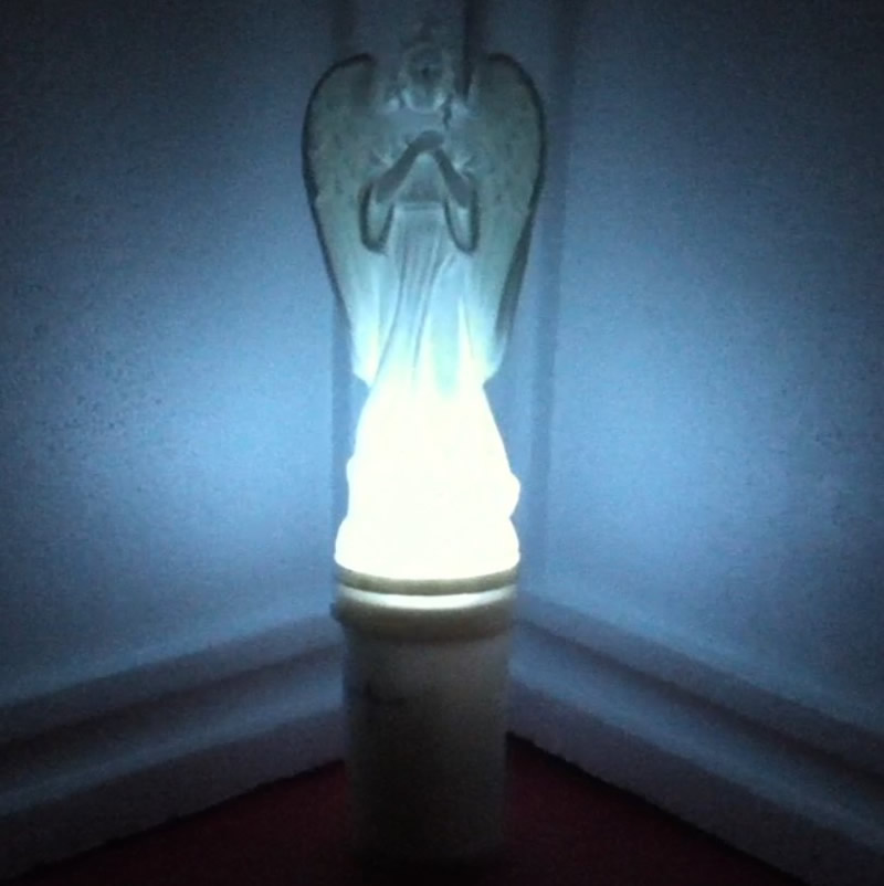 Ηλεκτρικό κερί με άγαλμα αγγέλου μπλε φωτισμού