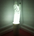 Ηλεκτρικό κερί με άγαλμα Παναγίας με Χριστό λευκού φωτισμού