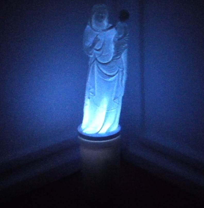 Ηλεκτρικό κερί με άγαλμα Παναγίας με Χριστό μπλε φωτισμού
